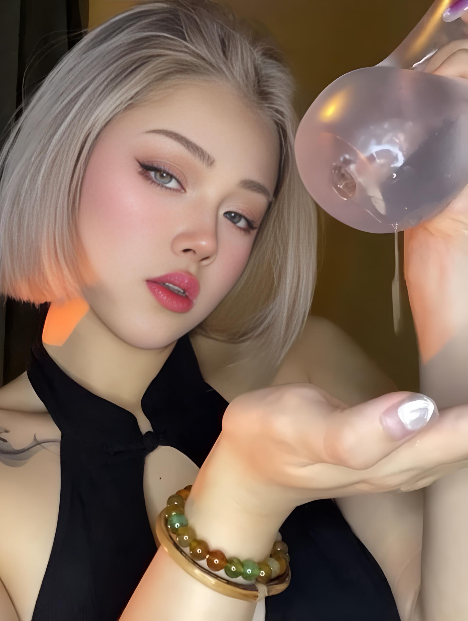【吃瓜】台湾极品健身网红伊娜，女神完美的容颜与翘臀巨乳